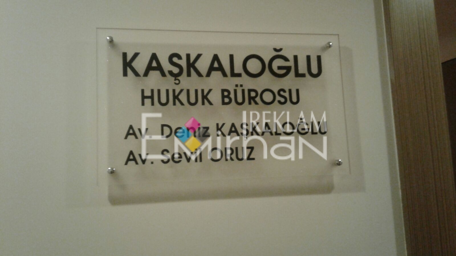 ataşehir şeffaf pleksi ofis tabelası