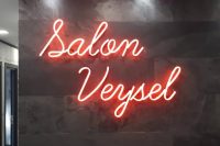 Neon yazılı tabela